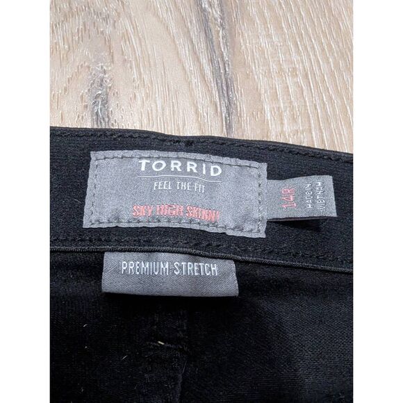 14R Torrid Bombshell Skinny Ripped Black Jeans - Picture 8 of 8